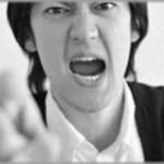 【冷めた瞬間】不動産会社に就職して初めての契約書を自宅のテーブルに置いておいたら、いきなり旦那が激怒して・・・