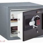 【夫婦の秘密】父親の遺品を整理してたら金庫が出てきた。暗証番号を探し出し開けてみると・・・