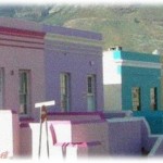 【修羅場】バブリーな時代、実家の近所の田んぼを1ヶ月で埋め立てて家を建てるって話が出た。流石に1ヶ月じゃ地盤が弱いと地元住民は反対したんだけど、押し切られ建てられそして完売。しかしバブルがはじけた頃、家は傾き壁はひび割れはじめた。その頃になると地盤の事に気付いた住民の中には地元住民を逆恨みする人もいて…。