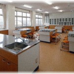 【衝撃】家庭科教師に男子生徒が「名門校卒業してなんで家庭科の先生なの？ｗ」と質問した瞬間、先生の表情が一変！