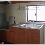 【衝撃的な話】安アパートの部屋でゴロゴロしてたら、開けっ放しの窓からこっちを覗く女と目が合った！