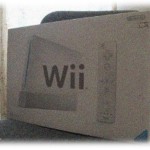 【理解不能な思考】子供がwiiを欲しがってるという小姑に、私も欲しいですけど高いですよね、と返した数ヶ月後、お金を貯めて念願のwiiを買いホクホクの私。帰り道に小姑とバッタリ会って、買ったものがwiiだと分かると小姑「ごめんなさいねぇ～、こんな高い物」。ってプレゼントじゃないわ！