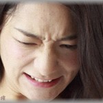 【胸糞】突然の事故で亡くなった弟のお通夜は、茫然自失の母の分まで忙しかった。弟嫁は弟の部屋にこもりっきりで出てこない。ショックなんだろうと思って様子を見に行ったら・・・！！