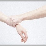 【修羅場】高２の夏休み、母親と大喧嘩し手切れ金だと１０万とサンダルを叩きつけられた。夜２２時に駅まで歩いていたら、ナンパ目的のヤンキー車に無理矢理引きずり込まれた。