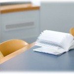 【意味不明】貸してと言ったことも無い本をいきなり机にたたきつけられ「貸すのは一週間だからね！ずうずうしい！」って言われたんだけど…ナニコレ？