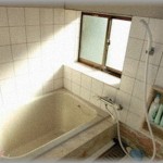 【怖い体験談】孫と二人で風呂に入っていたら孫が窓を指差し『ジィジ、ジィジ』と訴えながら泣き始めると・・・