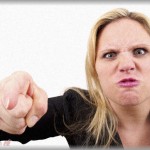 【スカッとするDQN返し】新卒で働いてた会社のお局は皆が恐れるヒスババアだった。地獄の日々が続く中、すれ違いざまに肩どつかれて爆発した。