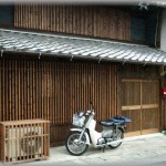 【離婚の危機】子供が夏休みに入ったら、嫁が子供の習い事を休ませて嫁実家に２週間以上滞在。いくら夫が許可を出しているからといって、滞在しすぎ。注意しないなんてまじでつかえねーよ、嫁親。