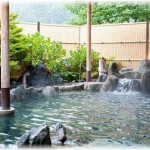 【修羅場】彼氏と女友達の３人で1泊２日の小旅行へ。ベッドでウトウトして目を覚ますと彼氏が友達に覆い被さっていた！