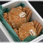 【修羅場】我が家に宅配便が来る度にタカリに来る隣奥。カニが届いた日、なんと一家全員で押しかけてきた！