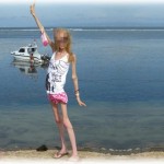 【長男教】実家から飛行機の距離に引っ越して久しぶりに家に帰ったら妹が骨と皮になってた。帰り際に母に連絡した時は何も変わったことは無いって言っていたのにどういう事だと思い、よく実家に帰っている弟に話を聞くと去年から食事をほとんど取らなくなったという。その理由を探ってみると…。