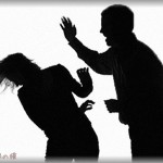 【キチ】夫が給料三ヵ月分のダイヤ指輪を買ってくれると言い出した。ローンの申込書を提出し、宝石商に笑顔で別れの挨拶をして二人きりになると、いきなり夫に顔を張り飛ばされた