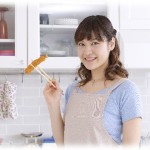 【そんなオチ…】小姑は自分が常に一番じゃないと気が済まない人で、姑が「嫁さんの料理がおいしい」と話したのが面白くなかったらしく、姑を呼んだ食事会に呼んでもいないのに突撃してきて料理は私が作ると言い出した。モヤモヤしたけど、その方が姑も喜ぶかなとそのまま小姑に任せていると姑到着。とおもったら小姑を見て顔を曇らせ一言…。