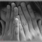 【クズ男】震災の原発事故でボロボロになった故郷のニュースを、夫がしきりに見せようとしてくるので「辛いからやめて」と頼んだ。そしたら「テレビの中の出来事を見て泣くなんて、頭おかしくね？」