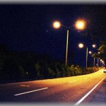 【ゾッとする話】真夜中に男友達とドライブ中、後部座席からうめき声や泣き声が聞こえてきた。私「後ろの席から声が聞こえない？」