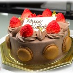 【最低兄】誕生日に母にご飯に連れて行ってもらい、帰りにケーキも買ってもらったんだけど、買ってもらったケーキに兄が指をズボズボ入れやがった。しかも暴挙はこれだけに留まらず…。