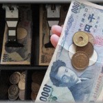 【セコママ】某パン屋さんのレジでお釣りを貰おうとしたら、隣にいた子連れ客がこちらを睨みつつレジ係に「それ私のお釣り！」と怒鳴りつけた。