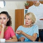 【エネ夫】義父母と期間限定同居中。トメは勝手に部屋に入ったり必要な書類捨てたりやりたい放題。そんなトメに威嚇して胸ぐらつかんでみた。