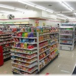 【自業自得】コンビニで変なオッサンにいちゃもんつけられてた若い男性店員が過激な反撃を開始！