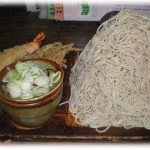 【大盛り談議】蕎麦屋で特盛り頼んだら「量多いですが大丈夫ですか」って言われたから「1kgくらいですか」って聞いたら、何言ってんだこいつ？って顔されたんだけど、キロ単位くらいないとそんな確認しないだろ。