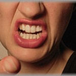 【ずうずうしい話】普段開けっ放しの勤め先の門を、お盆休みの5日間は閉めて施錠した。すると休み明けにおばさん二人がやって来て「何故鍵をかけたのよ！」