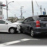 【修羅場】青信号で進んでたら信号無視した車にぶつかられた。相手は自分が青だったと主張したきたが、私はドライブレコーダーをつけていたのでその事を伝えてバッサリ切り捨ててやった…と思ったらその相手が…。