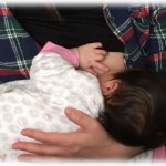 【策士】義弟嫁は、授乳シーンは尊く美しいものだと言い張り、どこでも構わずチチだして授乳する。そんな義弟嫁の授乳シーンを本人了承のもと写真に収め、本人に見せたところ人前で授乳しなくなった。その写真とは…。