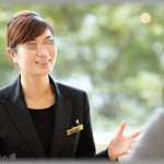 【衝撃体験】プランナーの手配ミスのせいで、結婚式招待客約30人を乗せたバスの到着が大幅に遅れた。式終了後に新郎新婦が抗議すると、プランナーは反省した様子も見せずに「終わりよければ全て良しってことで☆」