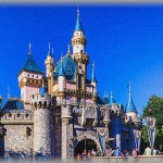 【姑舅】弟が新婚旅行に両親連れいていきやがった。弟嫁「新婚旅行はディズニーランド」母「私も一度は行ってみたい」弟「じゃあ母さん達も一緒に行こう」