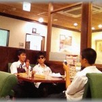 【スカッとする話】ファミレスでボリュームMAXなDQN高校生たちに酒を注文され「未成年だから提供できないんです」と言うと「いやいや俺たち二十歳っすよｗ」ウザすぎてムカついたので学校にチクってやった　→　結果ｗｗｗ