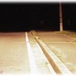 【修羅場】田舎道で俺の前を走ってた車から降りた女の子が、俺の車の後ろを通って道を横断しようとしたら対向車にはねられて亡くなってしまった。しかし対向車はそのまま逃げてしまって…