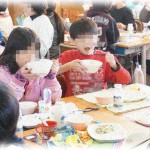 【寝言】彼氏が寝言で「いたーだきーます」（小学校の給食っぽい言い方）と言ったので思わず「召し上がれ」と言った結果ｗｗ