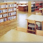 【DQNママ】図書館で幼児が奇声を上げて走り回っていて俺の足にぶつかってきた。俺「僕、図書館では静かにしようね」 するとそれまで子供を放置していた親が・・・