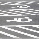 【報告者がクズ】スーパーの障害者用駐車場に車を停めて運転席から降りたら、どっかの爺が大声をだして文句を言って来た。そうこうしている内に俺の母親が店から足を引きずって出てきたので、俺は言ってやった。