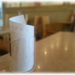 【ずうずうしい話】10人ぐらいで食事をした時、割り勘にしたんだけど、会計してくるとお金をまとめて持って行った子がレジで…。