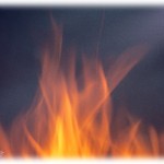 【修羅場】小4からいじめられてて、高校でいじめグループと別の学校になったから少し安心していたら今までと変わらずいじめられた。絶望して退学まで考えていた頃うちが火事になった。その時に中学・高校の人たちが駆けつけてくれたり募金してくれたりでがんばる気力が湧いた。そんな中いじめのリーダー格の男が言った「自分で火をつけたんじゃねぇの？」という言葉に我を忘れた自分は…。