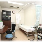 【修羅場】ある日太ももが蚊に刺されたように赤くなっていて、放置していたら体中に点々が出来てきた。おかしいと思って病院にいくと肝炎でそのまま入院に…。その後見舞いに来た親に「肝炎はアバズレのかかる病気だ！」と罵られ私は親と縁を切ると決意した。その後家出をして一人暮らしを満喫してたんだけど、SNSで知り合った女の子と会う約束をしたらその女の子は…。