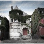 【たたり？】コミケ前日まで「泊めろ」としつこく言っていた知人が急に「しつこくてごめんなさい」と連絡してきた。どうやらうちが幽霊屋敷なのが原因らしい。