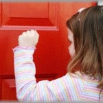 【GJ】息子の同級生女児が下校途中に我が家に寄って「送ってけ」だの、「食べるもんよこせ」だの言ってくる。いつもは私がきっぱり断ってたんだけど、ある日たまたま息子が対応してしまい…