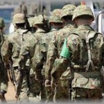 【スカッとする話】父親が自衛官という理由で担任の先生からいじめられていた。戦争が終わったのに兵隊がいるのは変だとか兵隊は人殺しだとか。先生がそういうことを言うのでクラスでもからかわれたりしていた。そういった先生のことを母に言うと父親は人殺しはしてないし、みんなを守っているんだと言って慰めてくれた。その先生のことが話題になり先生は違う学校に飛ばされた。そして年月がたったある日、被災地に私がボランティア活動に行ったときその先生にあってしまった。その被災地にはもちろん自衛隊もした。