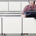 【スカッとする話】大学の講義のたびに、リア充たちが「これ出しといてな」とひとりのぼっちの横に出席カードを置いていくようになった。→　学年末、とんでもない大惨事にｗｗ