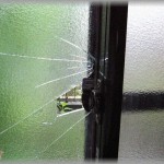 【天罰】趣味でとあるものをコレクションしているのだが、部屋の窓ガラスが割られ泥にそのコレクションをごっそりと持って行かれた。 警察官に話を聞くとプロの仕業と言っていたが・・・