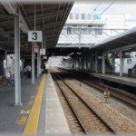 【クズ】駅のホームで電車を待っているとき、俺の隣にやってきた女性を襲った災難…