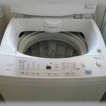 【ショッキングな話】自宅から少し離れている某市で事件がおきた。自宅で子供を産んで洗濯機の中に5人のミイラ化した遺体をかくしていたらしい。そのワイドショーを見ていた兄が現場に行ってみようと言ってきた。怖かったが怖いもの見たさで現場に行くと。