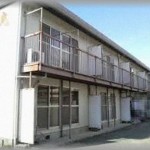 【修羅場】家族で二階建てのアパートの一階に住んでした。ある日妹と二人で家にいた時の事、二階から凄い音が聞こえてきた。なんかヤバイ雰囲気がしたので慌てて外に出てみると。