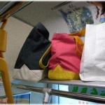 【修羅場】網棚から荷物を取っていたババァが落とした荷物が肩に当たった！黙って去ろうとするババァを引き留めたが…