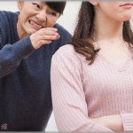 【スカッとする話】結婚式の翌日、優しかったトメ豹変「エプロン持ってきてないの？実家に来てヴァーッカみたいにくつろぐつもりだったの？仕事してますって生意気な顔して！」」我慢の限界を超えた私は、切り札を使い猛反撃　→トメ顔面蒼白ｗｗ