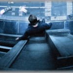 【驚愕】自殺をしようとマンションの屋上の柵を超えて下を見たら、下の階のカップルが行為中だったらしく天窓から目が合ったｗｗｗそれからというもの、あれよあれよとものすごく人生が狂っていった…