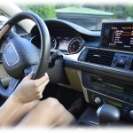 【恐怖体験】友達と萌話しながらお茶してたら共通の友達が事件に巻き込まれたと聞いた。その友達が空手の有段者で犯人と対峙したときにボコボコにしたらしく資格を剥奪するとかしないとかで騒動になったらしい。結局その件は警察や関係者の証言で不問にされたんだけど、そのことを教えてくれた友達が「揉み消した」と表現したことでとあるおじさんが話しかけてきた。