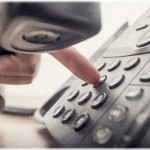 【オレオレ】自室で作業をしていたら「来い！とにかく来い！」と姉ちゃんに呼ばれた。ビビって食卓へ行くと父が誰かと電話しており…